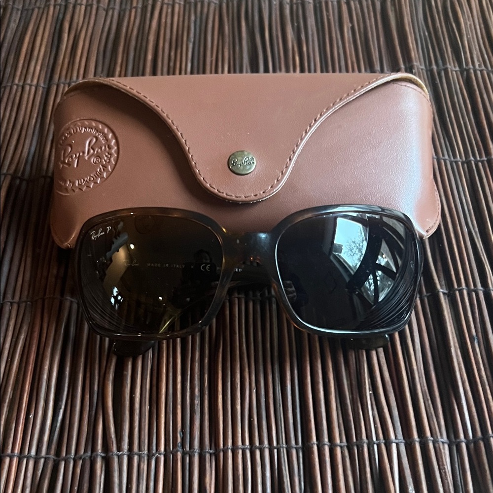 Ray-Ban tortoise shell polarized sunglasses with Tan Case